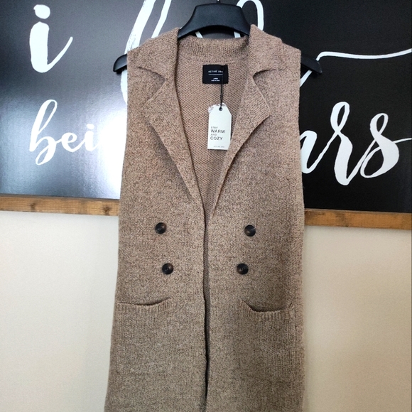 Gorgeous Boutique Cardigan - Picture 1 of 2